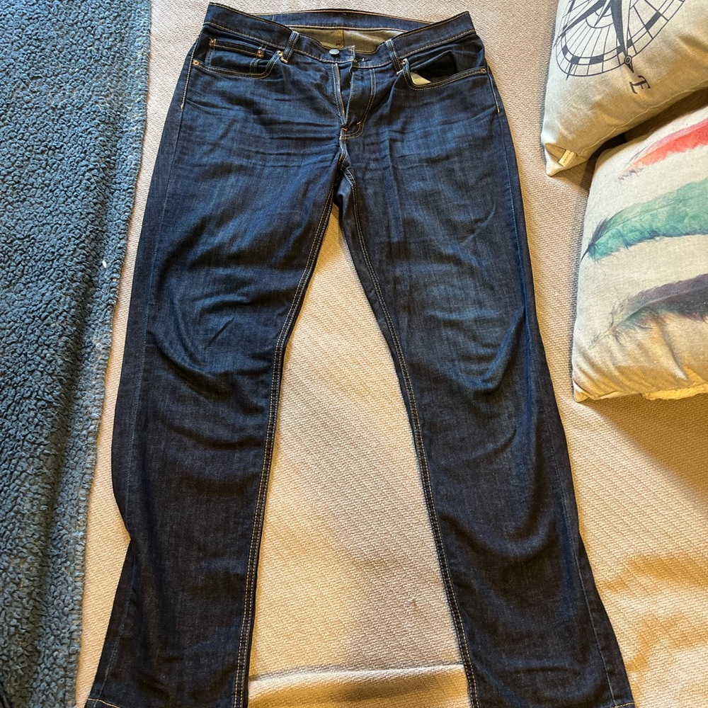 Dark wash men’s Levi jeans. Great condition. Style 541.
